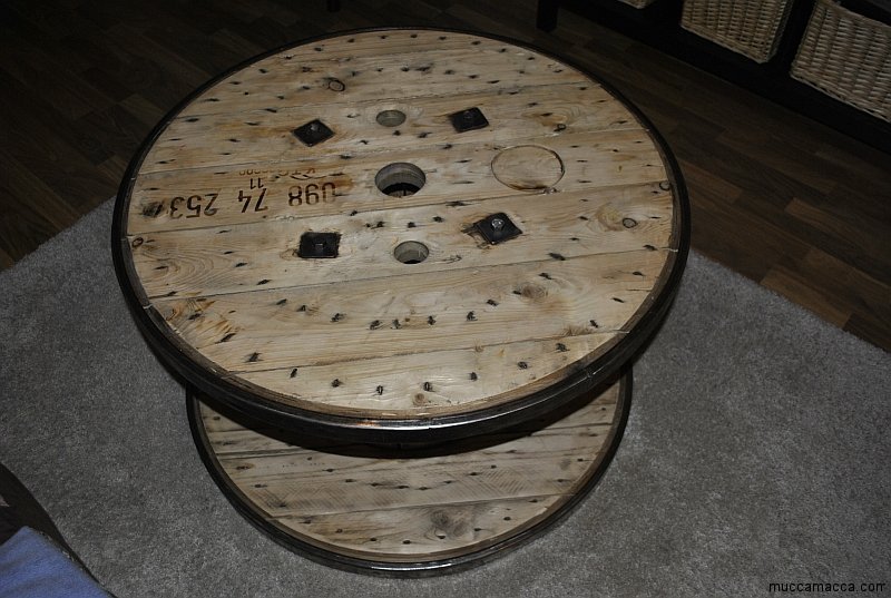 Tisch – ein runder Couchtisch aus Holz ausgefallen und exklusiv Couchtisch Holz Ausgefallen ~ Tisch – ein runder Couchtisch aus Holz ausgefallen und exklusiv