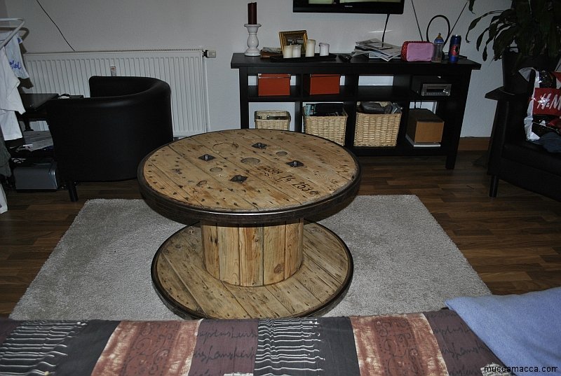 Tisch – ein runder Couchtisch aus Holz ausgefallen und exklusiv Couchtisch Holz Ausgefallen ~ Tisch – ein runder Couchtisch aus Holz ausgefallen und exklusiv