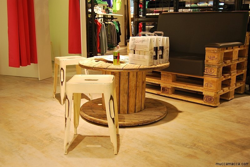 Tisch – ein runder Couchtisch aus Holz ausgefallen und exklusiv Couchtisch Holz Ausgefallen ~ Tisch – ein runder Couchtisch aus Holz ausgefallen und exklusiv